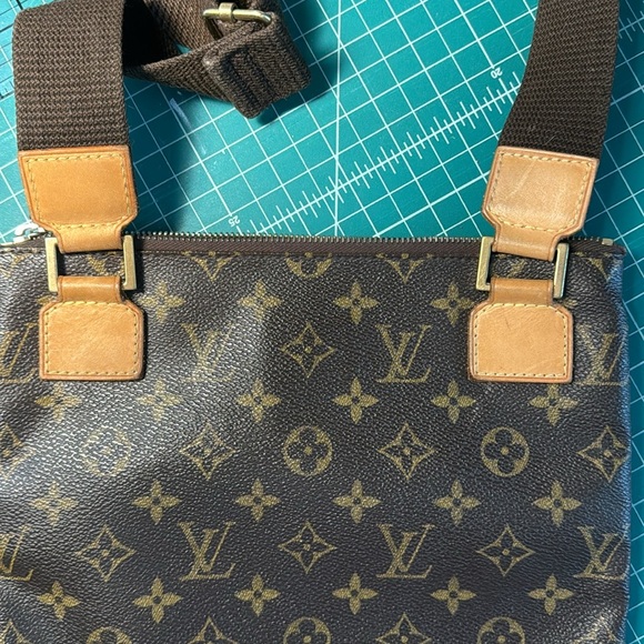 Louis Vuitton Monogram Pochette Bosphore - Picture 7 of 16
